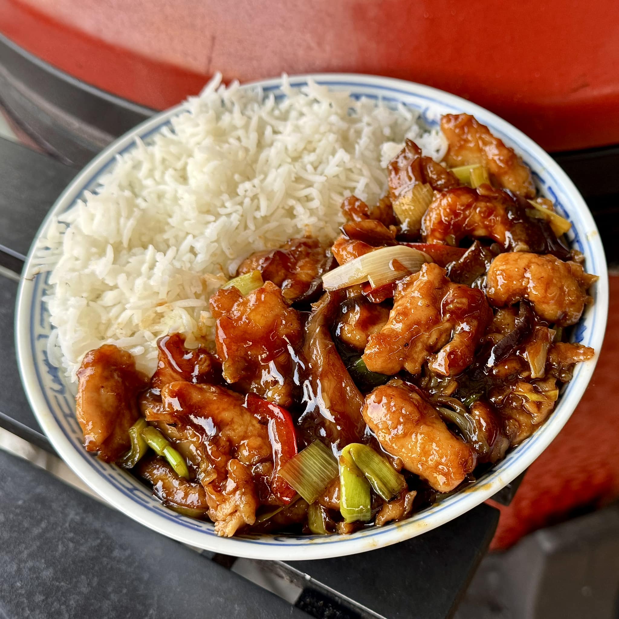 Chicken stir-fry with oyster mushrooms and vegetables